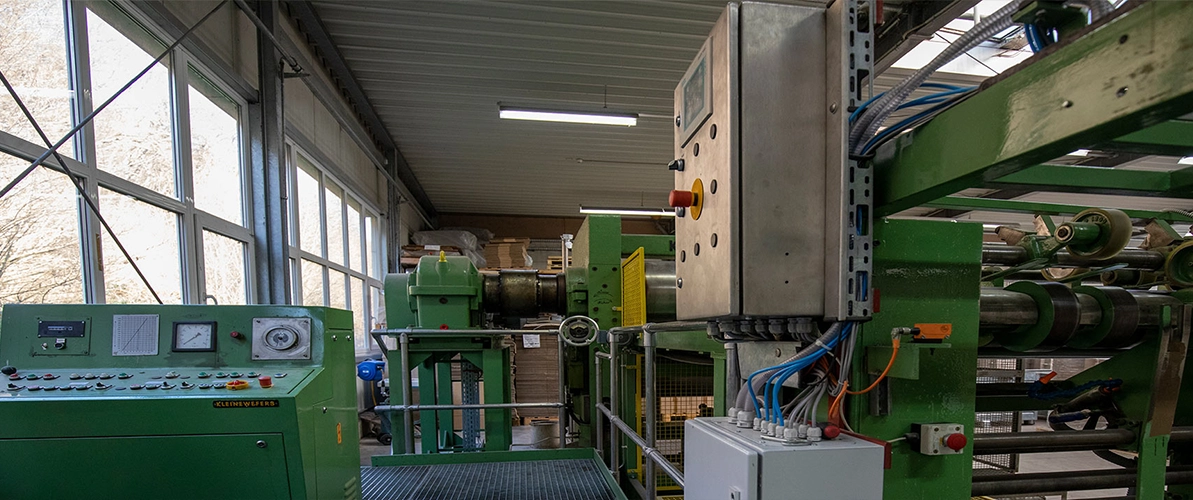 Fabrik von Innen in einem Grünton.