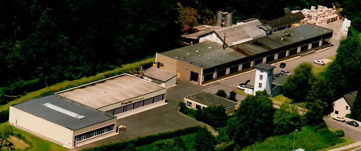 Nierfeld Pappe Platz aus der Vogelperpektive