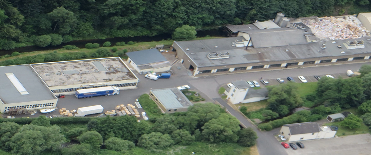 Nierfeld Pappe Platz aus der Vogelperpektive